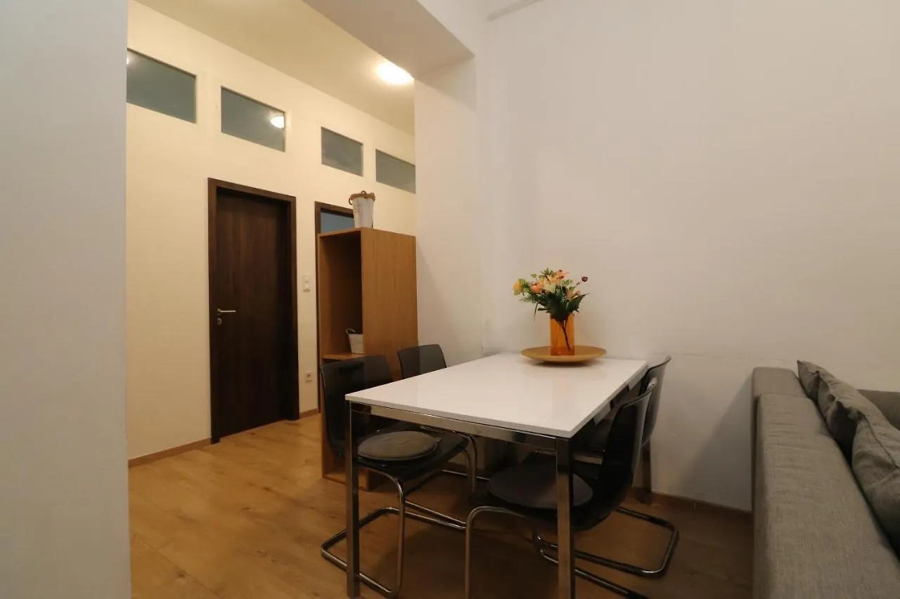 New Guest House B In Kiraly Street 106 Budapest Apartment