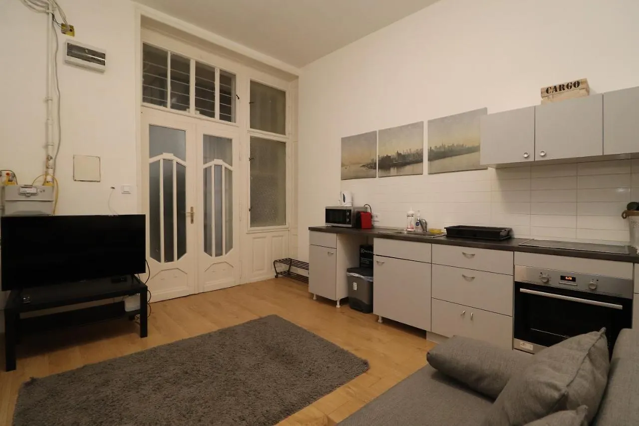 New Guest House B In Kiraly Street 106 Budapest Apartment